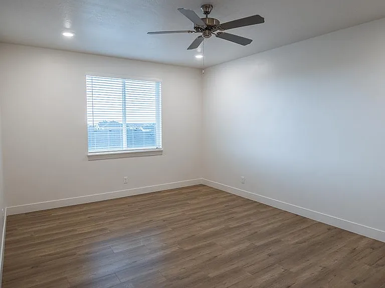 TRAIL HOLLOW APARTMENTS — Photo 12