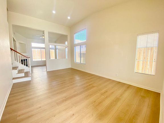 2nd image of 590 Vista Del Sol