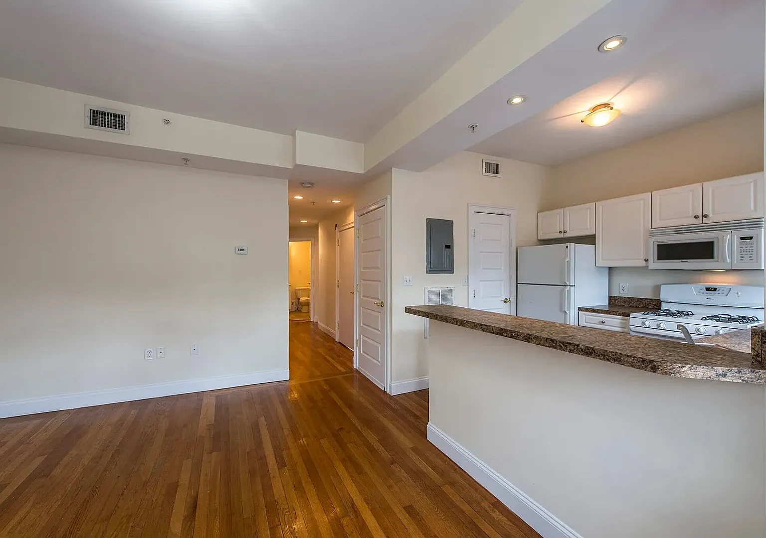 Modern 2-Bed, 2-Bath Apartment in Allston $3,600 — Photo 2