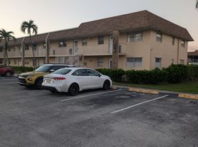 9911 Sandalfoot Blvd