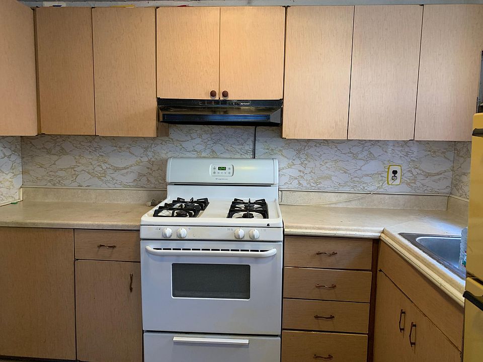 2nd image of 2104 E Somerset St