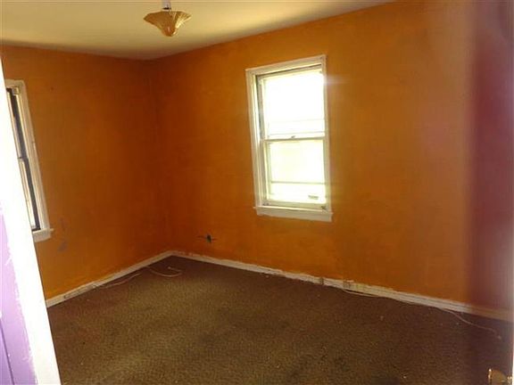 5th image of 7417 Hillsdale Dr