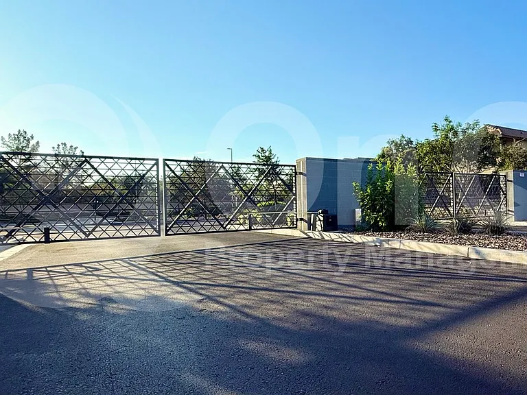 1068 E Sabino Dr — Photo 9