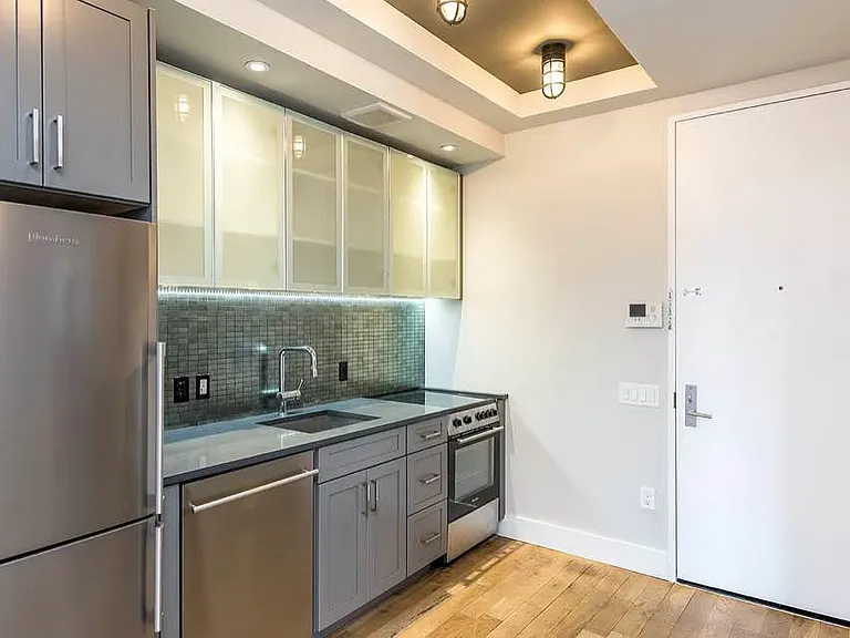 185 Leonard St #1A — Photo 2