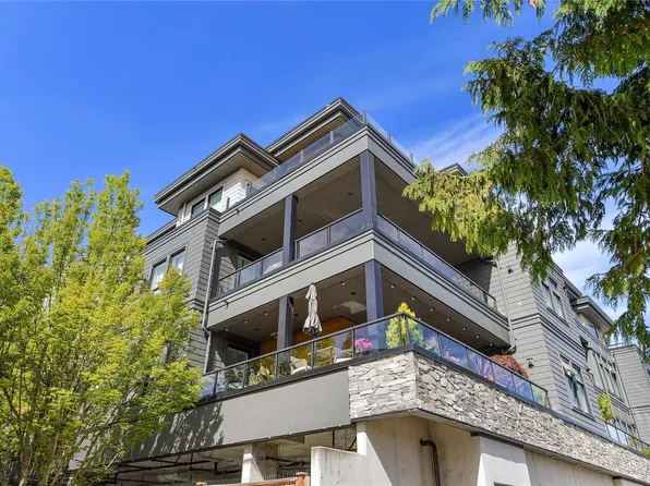 9710 4th St #401, Sidney, BC V8L 2Y8