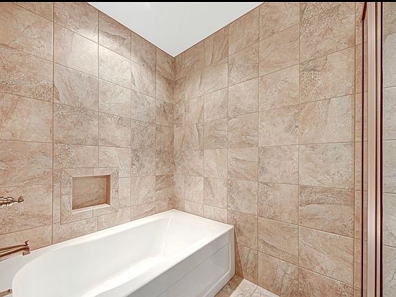 5th image of 2412 Chimney Rock Ln