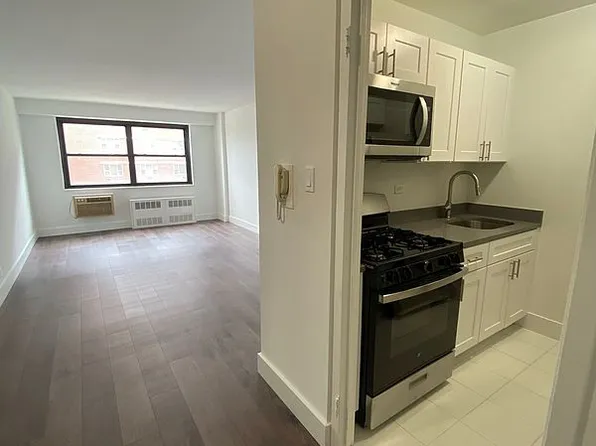 3960 54th St APT 4V, Flushing, NY 11377