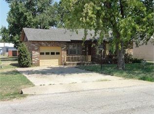 519 S Maple St, Nowata, OK 74048