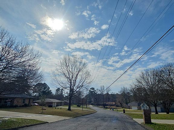 5th image of 15 Spring Valley Cir