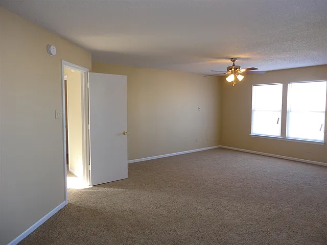 2324 Shadowbrook Dr — Photo 9