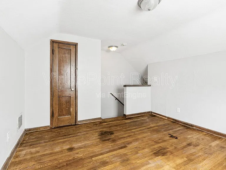 390 S Powell Ave — Photo 13