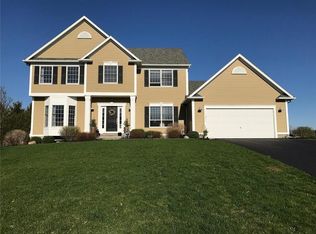 1532 Barrow Hl, Webster, NY 14580