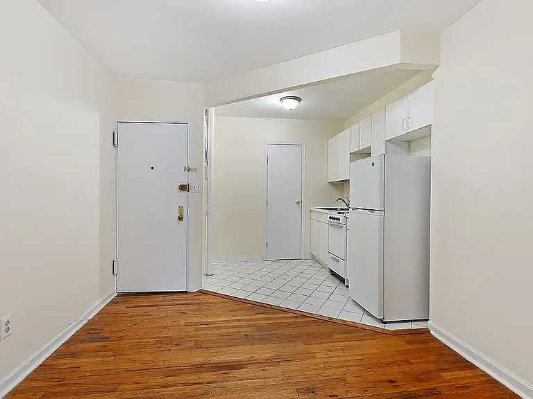 107 E 2nd St #1C — Photo 3