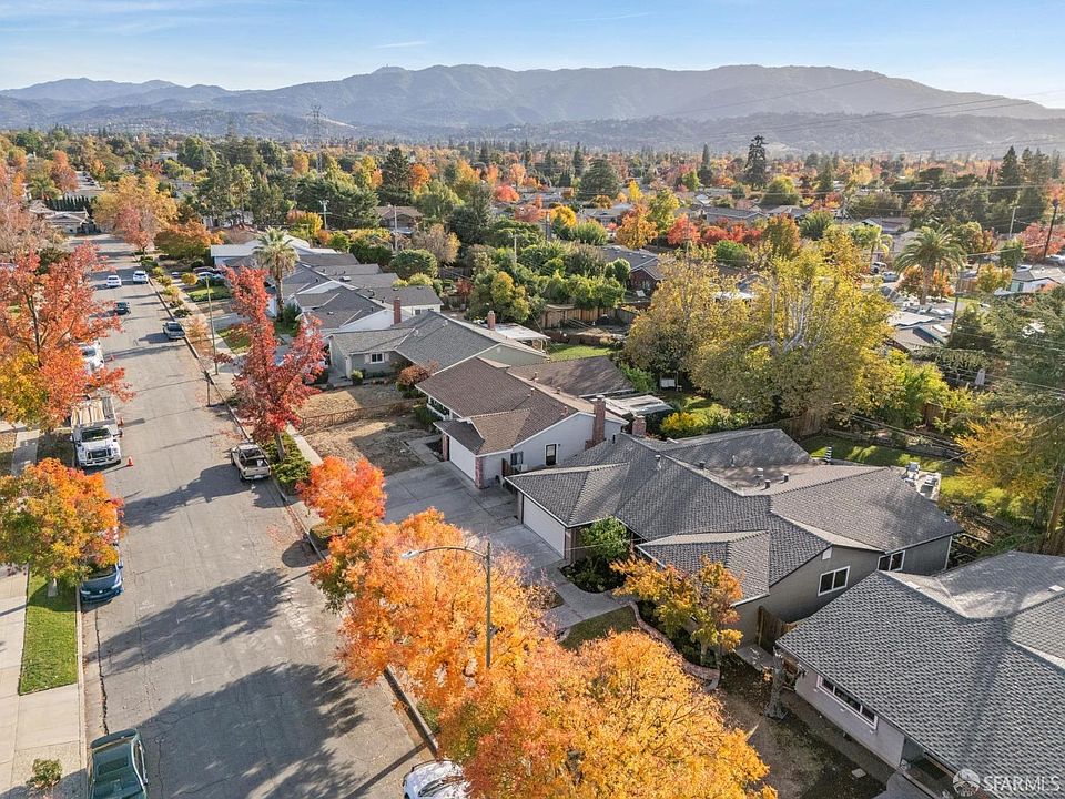 2nd image of 4053 Woodford Dr