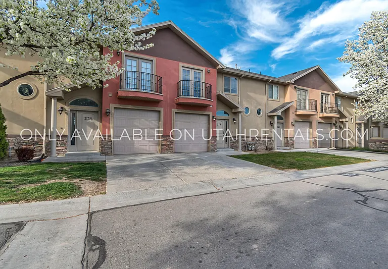 279 E Ailee Ln — Photo 1