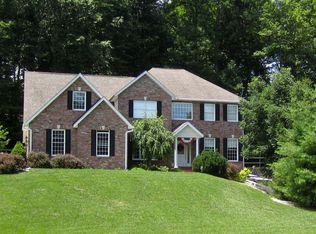 11 Valley Ct, Batesville, IN 47006