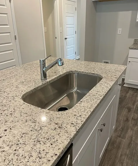 129 Hoffman Park Dr — Photo 7