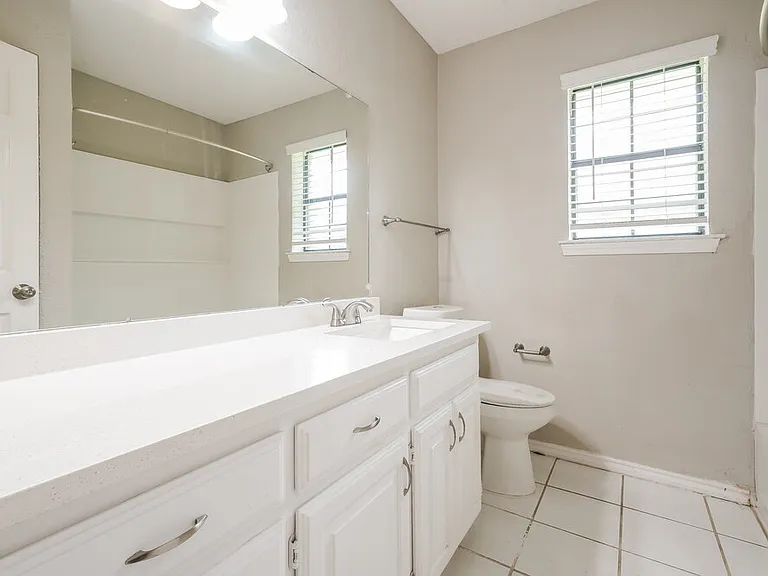 217 Tanglewood St — Photo 15