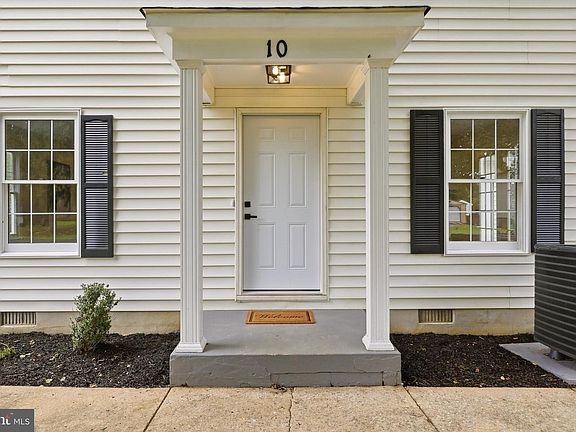 2nd image of 10 Standish Ct