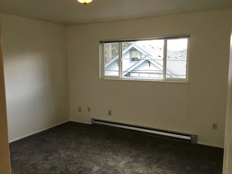 4202-4224 SE 58th Ave — Photo 8