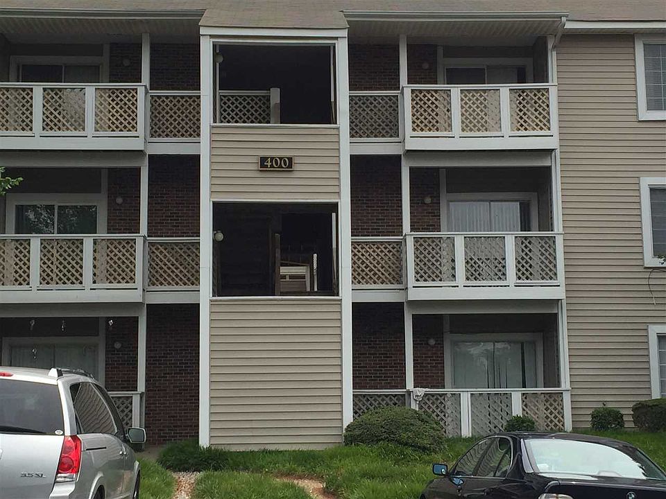 2nd image of 220 Elm St APT 202