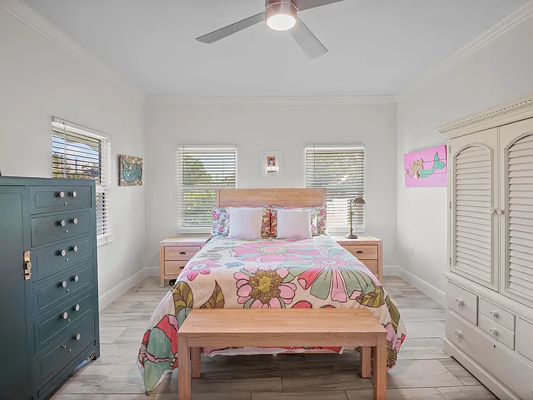 301 Hawthorne Dr — Photo 35