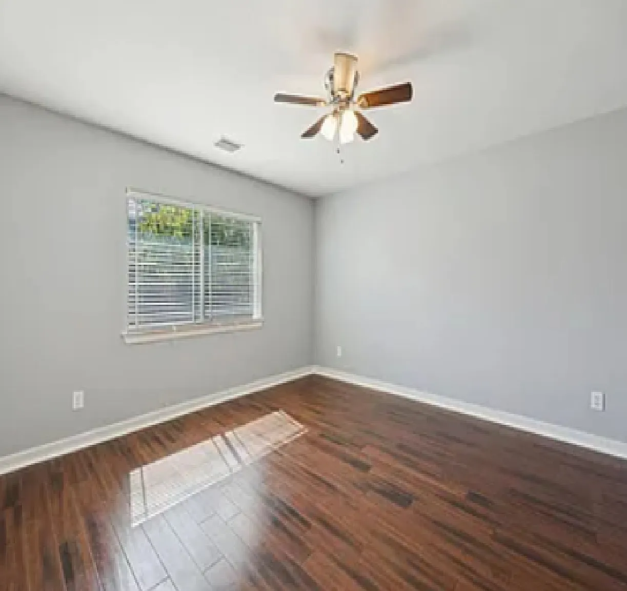 4 bed, 4488 sqft, $4,500 — Photo 3