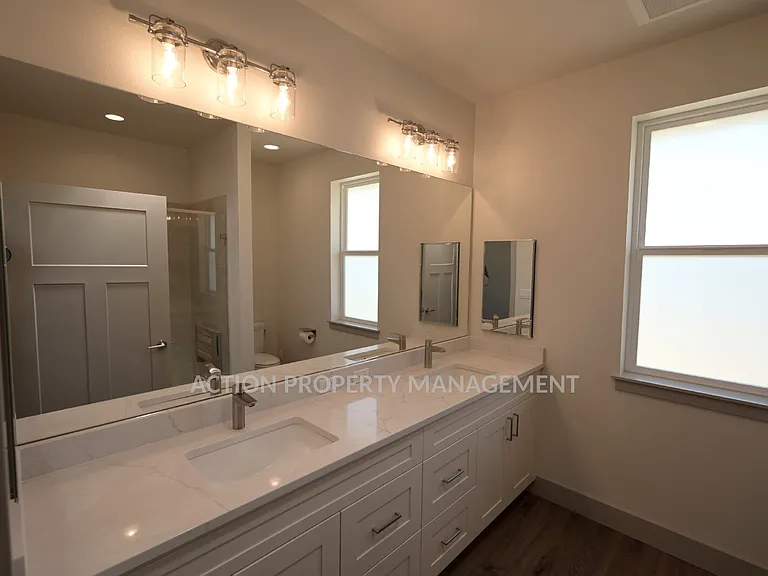 114 Turner Pl — Photo 16