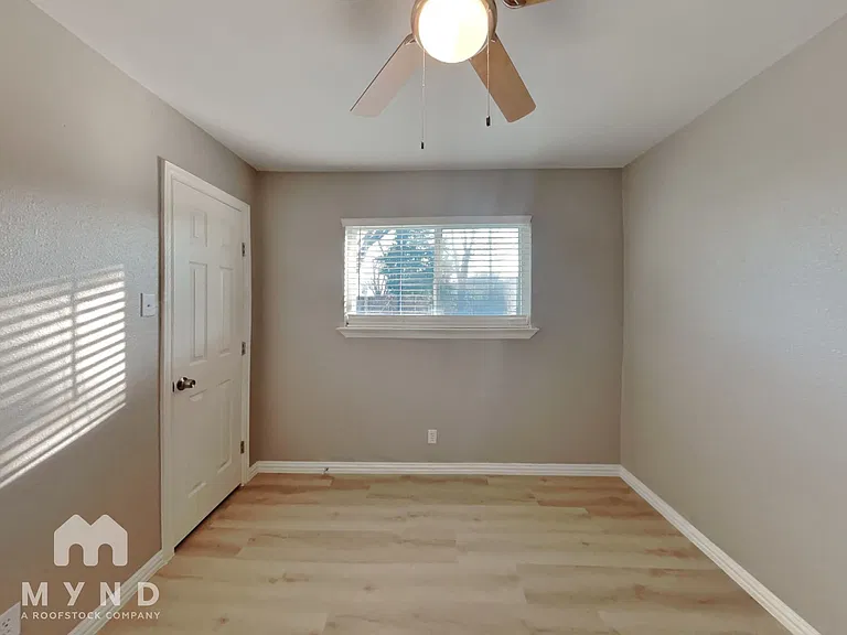 204 E Avenue C — Photo 17
