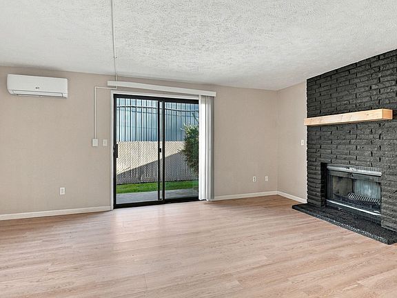 3rd image of 411 Clay St APT A