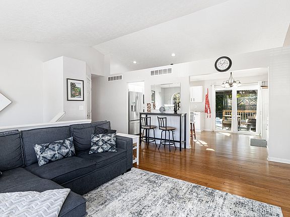 5th image of 1099 Amblewood Ct