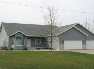 620 Crescent Dr, Thompson, ND 58278