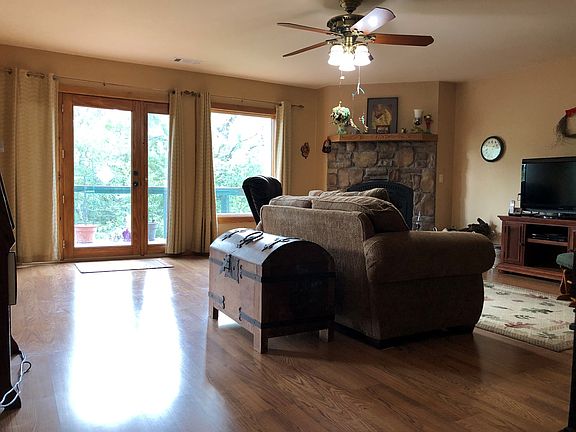 3rd image of 98 Stonewood Ln