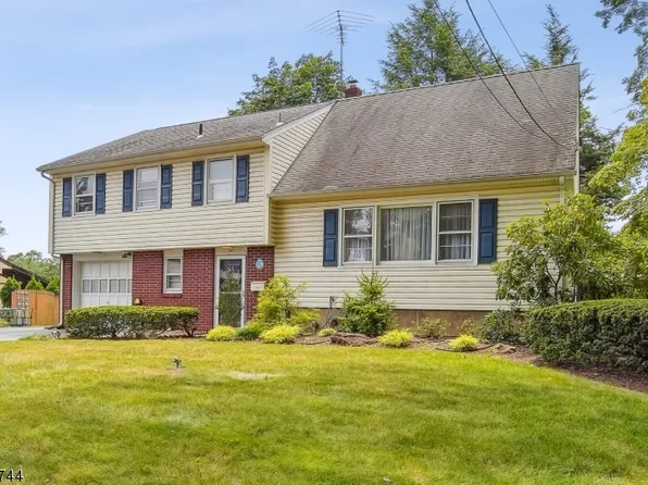 141 Ralph Ave, Hillsdale Boro, NJ 07642
