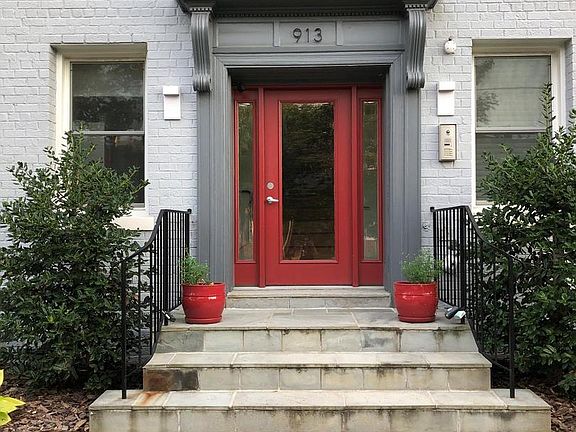 4th image of 913 Quincy St NE APT 3