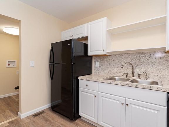 5th image of 609 Queen Ann St