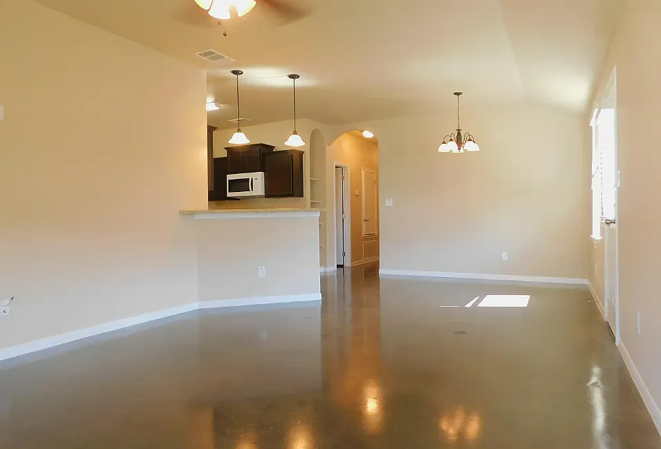 3 bed, 1204 sqft, $1,300 — Photo 4