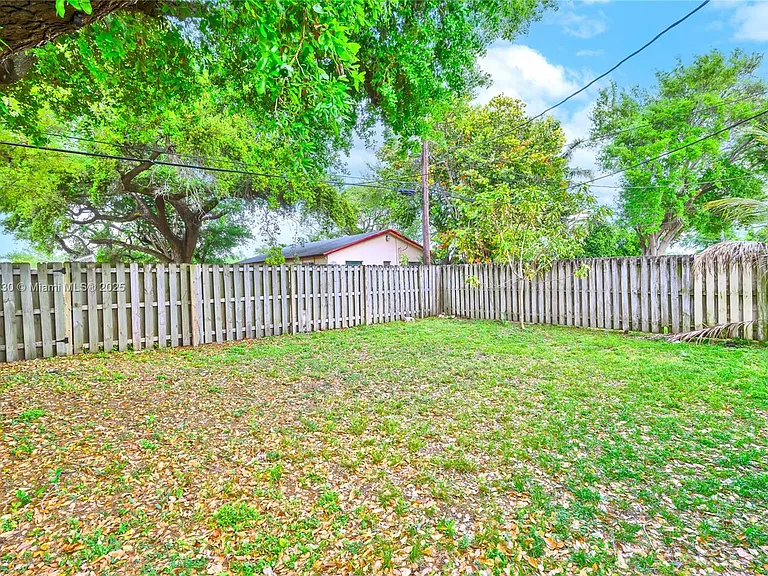 2243 Greene St — Photo 28