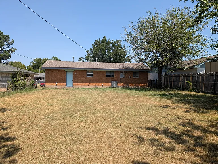 728 SW 4th Pl — Photo 6