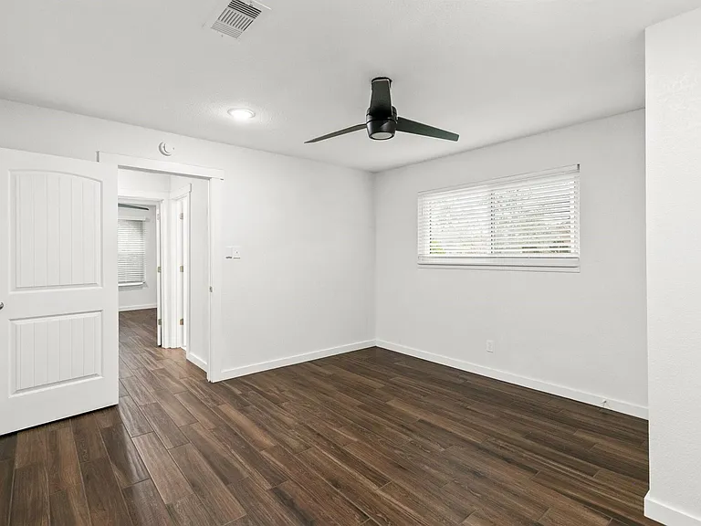 201 San Saba St — Photo 14