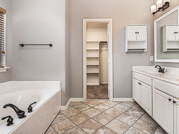 4th image of 5313 Bellis Dr