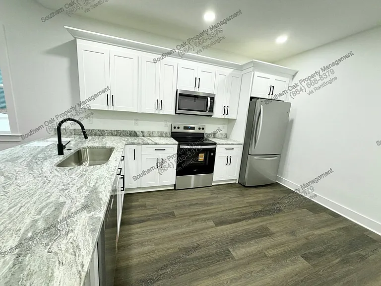 306 Hickory Trl — Photo 5
