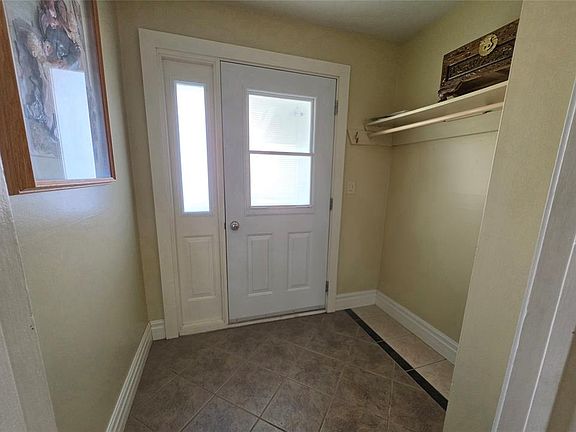 5th image of 415 Vanier Avenue