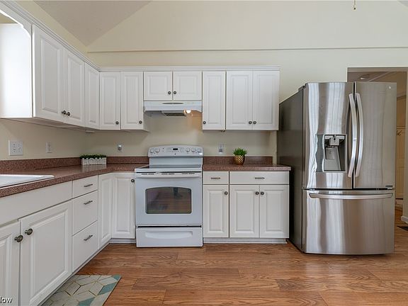 4th image of 25624 Bronson St