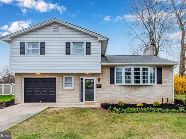 3 Boxwood Ln, Camp Hill, PA 17011
