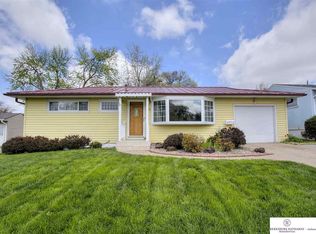 4874 Robin Hill Dr, Omaha, NE 68106