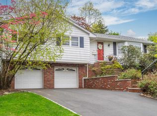 3 June Ct, River Edge, NJ 07661