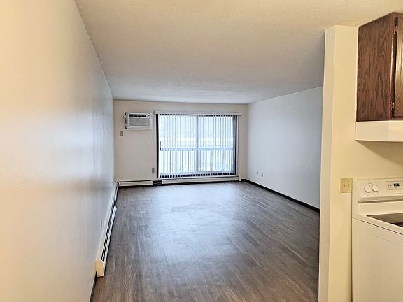 3rd image of 1456 Magnolia Ave E #305