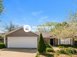 1003 Stone Brook Ln, Grain Valley, MO 64029