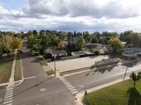 867 2nd Ave W, Dickinson, ND 58601